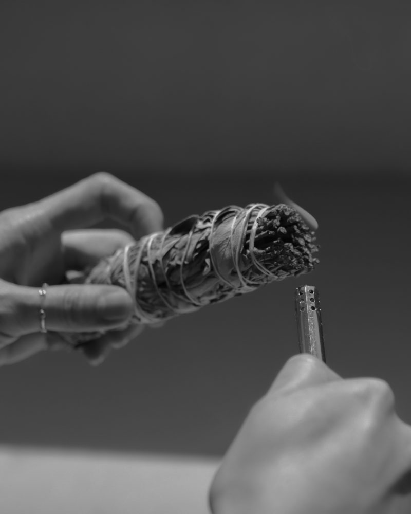 What is &quot;Smudging&quot;?스머징과 내추럴 인센스